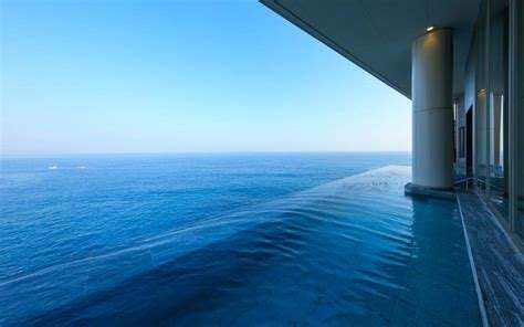 Escale à Atami dans un SPA/ONSEN très haut de gamme, vue magnifique depuis le bain ext&rieur au 5è étage. A refaire !