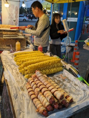 Restauration de rue, ces brochettes n'étaient pas bonne du tout car sur une zone touristique à la plage. On ne sait pas formaliser et avons persévérer et on a bien fait