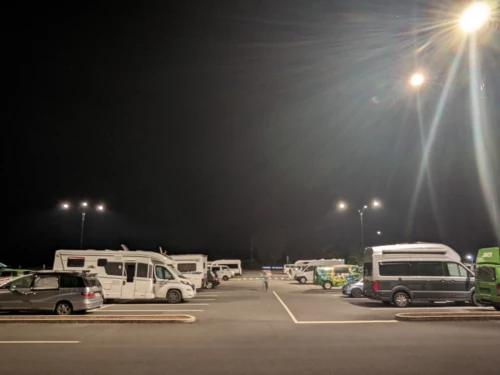 La randonnée est en longue il faut se lever tôt aussi nous allons à un parking le plus proche du départ