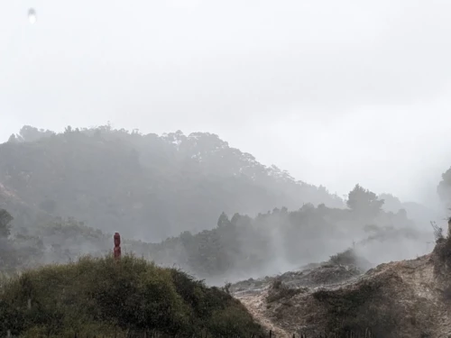 Une partie du village est composée de grands lacs de géotherm dans lequel nous prendrons une fois de plus un pain d'humidité.