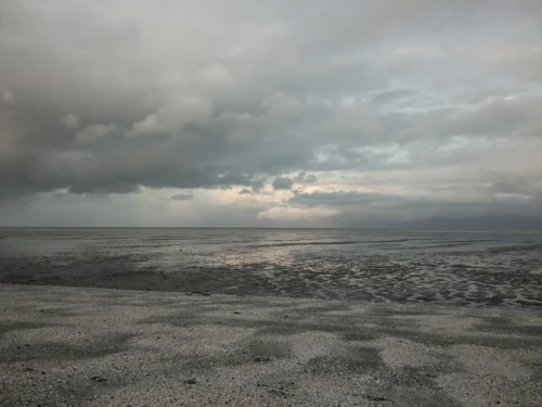 Nous avons deux jours de camping-car avec Christelle et nous en profitons pour nous poser sur une magnifique aire avec vue sur l'océan