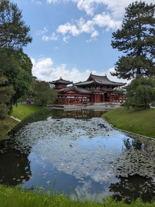 Le premier temple est très touristique mais très joli aussi avec une immense statue de Bouddha à l'intérieur. Le musée est aussi très bien fourni mais on ne peut faire aucune photo la vidéo explicative est très intéressant