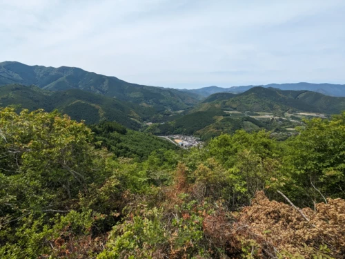 Heureusement, les efforts sont récompensés de jolies vu panoramique. On notera toutefois que l'air est assez rapidement chargé de particules qui rendent des paysages un peu plus gris que ce n'était le cas en Nouvelle-Zélande par exemple